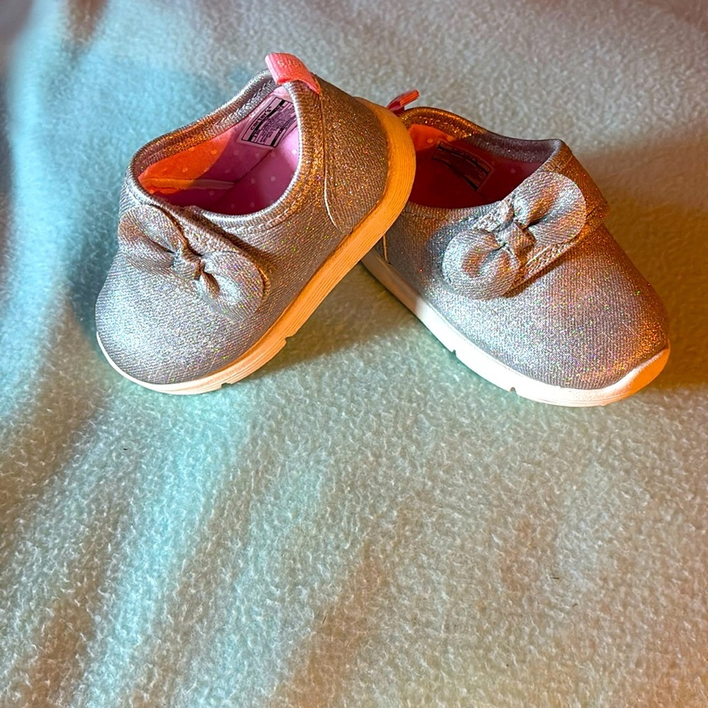 Girls‎ Silver Glitter And Bow Shoes